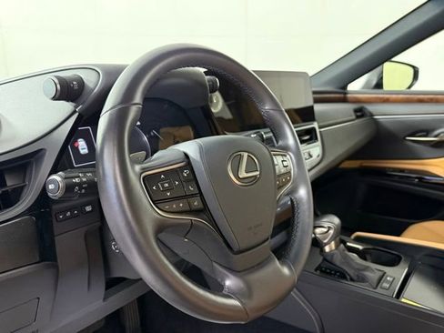 Certified 2025 Lexus ES 300h 300h image 18