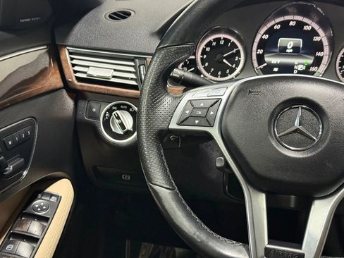Used 2013 Mercedes-Benz E 350 4MATIC Sedan image 25
