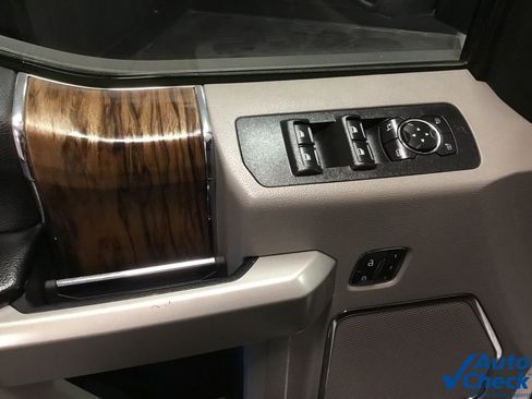 Used 2018 Ford F150 Lariat w/ Equipment Group 502A Luxury image 28