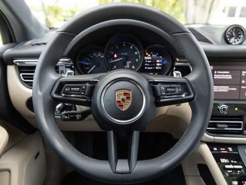 Certified 2026 Porsche Macan AWD/4WD image 13