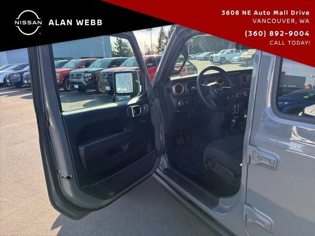 Used 2023 Jeep Wrangler Unlimited w/ Cold Weather Group AWD/4WD image 9