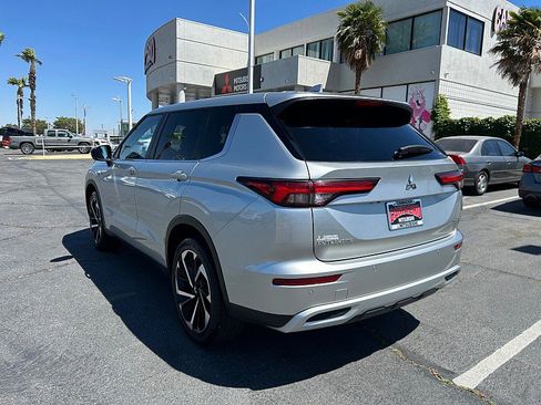 Used 2024 Mitsubishi Outlander AWD image 4