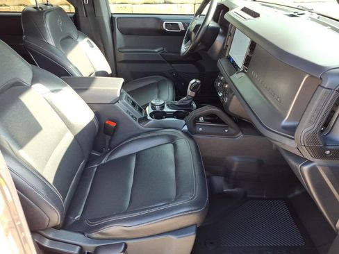 Certified 2025 Ford Bronco Badlands AWD/4WD image 4