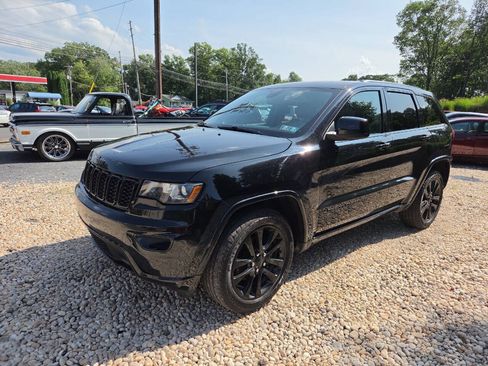 Used 2019 Jeep Grand Cherokee Altitude AWD/4WD image 2