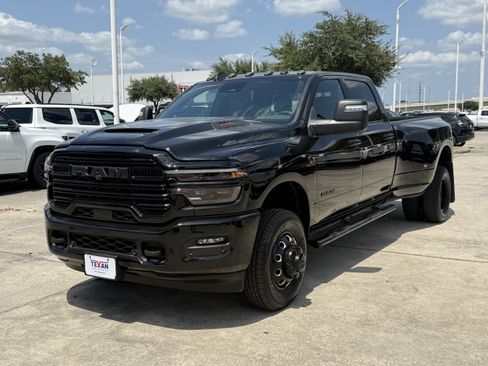 Used 2025 RAM 3500 Laramie w/ Night Edition AWD/4WD image 9
