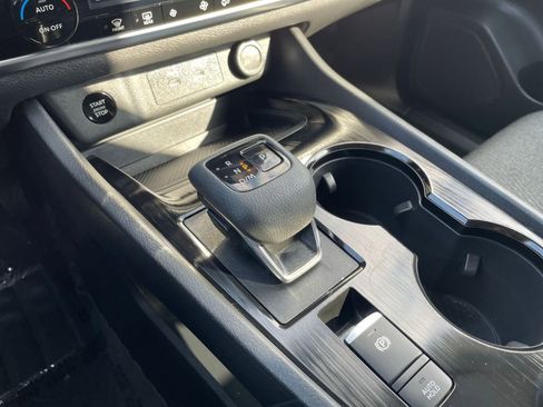 Used 2025 Nissan Rogue SV image 43