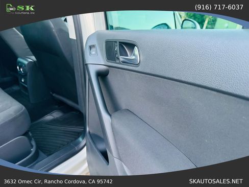 Used 2013 Volkswagen Tiguan S image 27