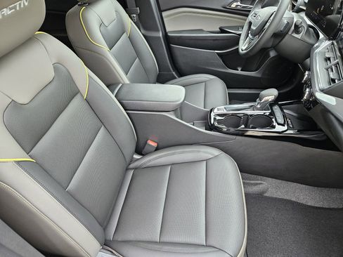 New 2026 Chevrolet Trax ACTIV w/ Sunroof Package FWD image 17