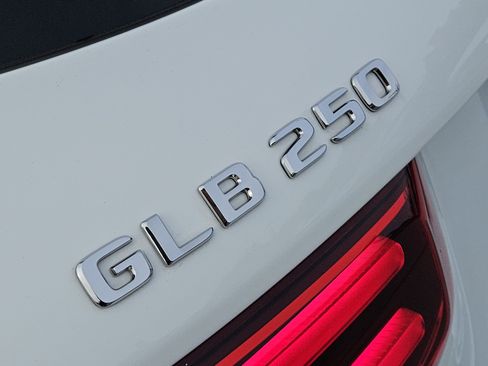 Certified 2025 Mercedes-Benz GLB 250 image 12