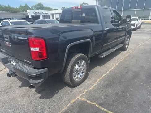 Used 2018 GMC Sierra 2500 Denali w/ Duramax Plus Package AWD/4WD image 4