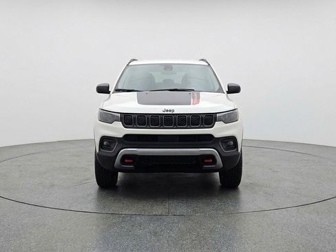 Used 2025 Jeep Compass Trailhawk AWD/4WD image 2