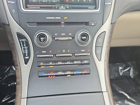 Used 2016 Lincoln MKX Reserve w/ Driver Assistance Package image 19