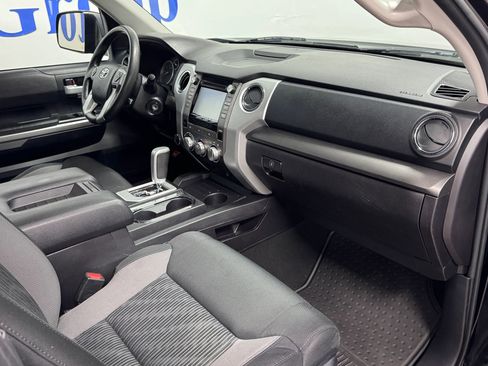 Used 2016 Toyota Tundra SR5 w/ SR5 Upgrade Package image 8