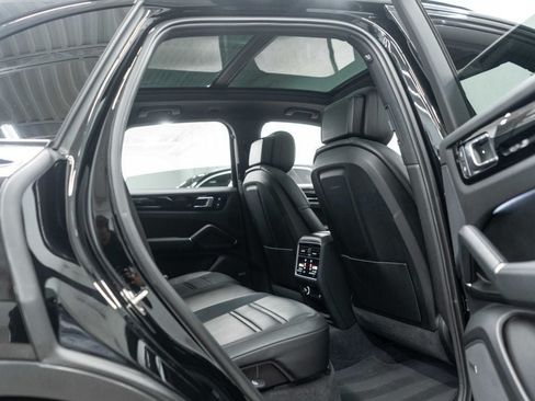 Used 2023 Porsche Cayenne AWD/4WD image 13