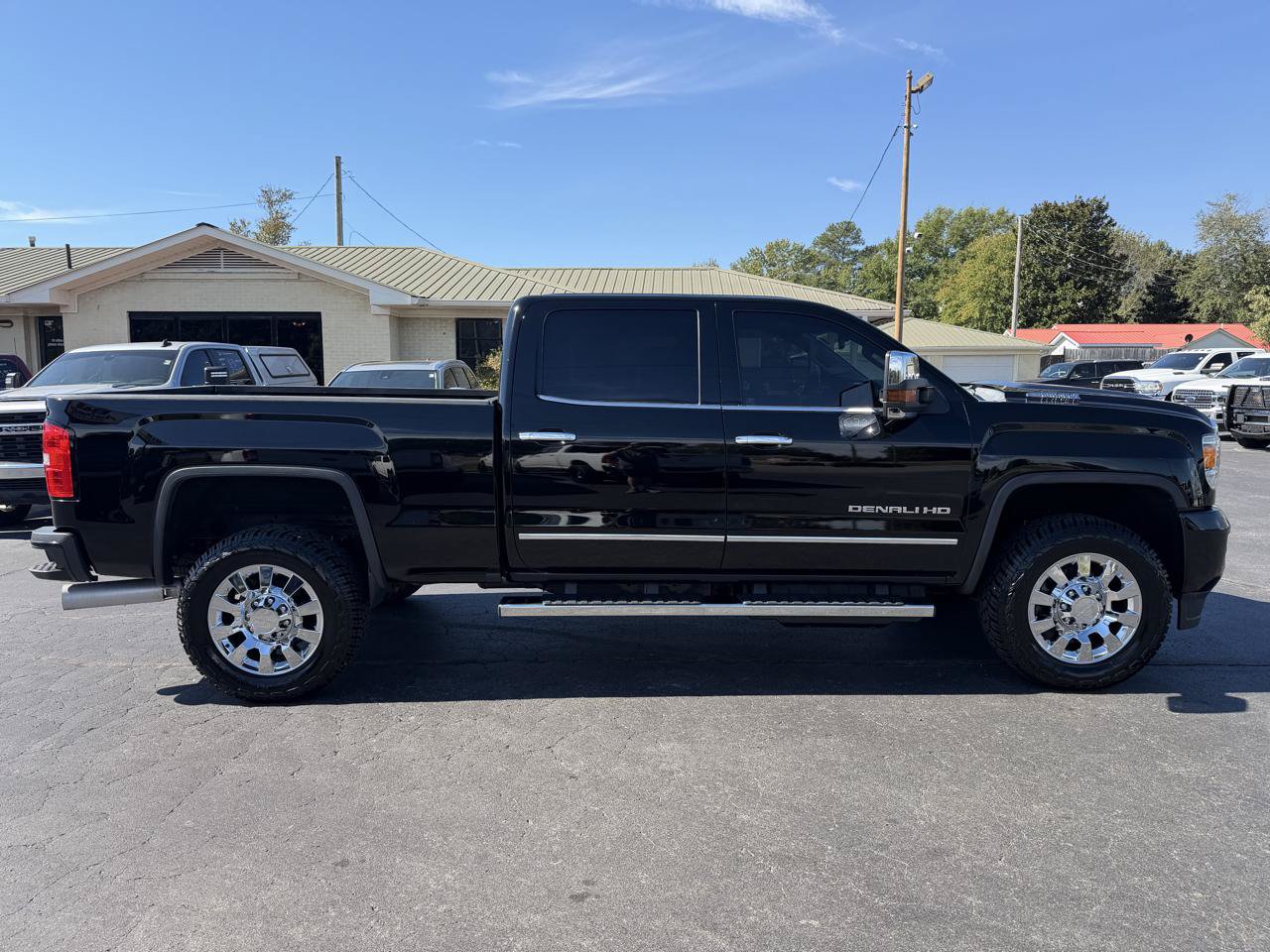 Used 2018 GMC Sierra 2500 Denali w/ Duramax Plus Package AWD/4WD image 4