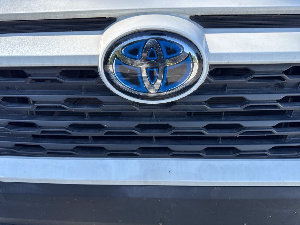 Used 2022 Toyota RAV4 XLE Premium AWD/4WD image 18