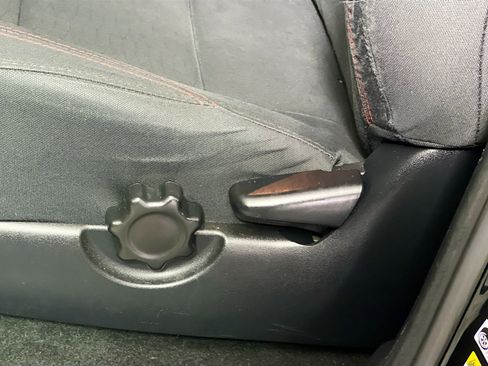 Used 2018 Toyota Tacoma SR5 image 15