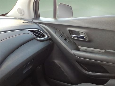 Used 2022 Chevrolet Trax LS w/ Tint and Cruise Package image 19