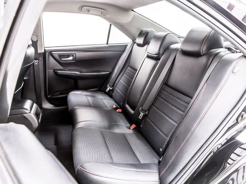 Used 2015 Toyota Camry SE FWD image 30