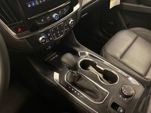 Used 2023 Chevrolet Traverse LT w/ LT Premium Package AWD/4WD image 13