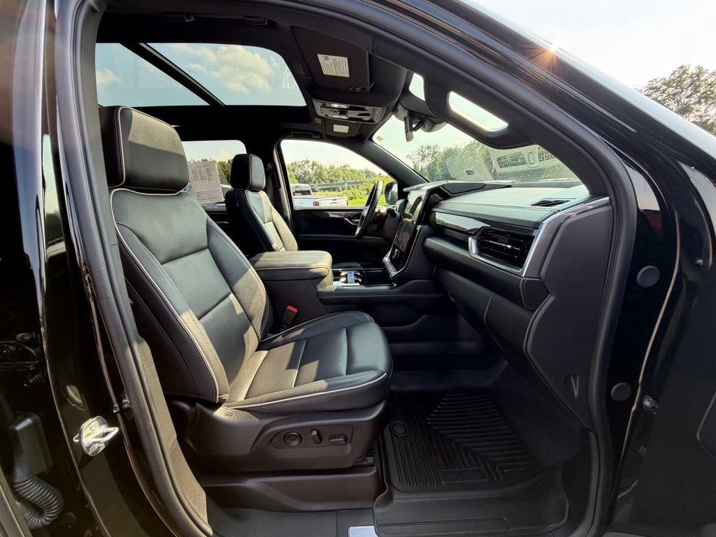 Used 2025 GMC Yukon XL Elevation AWD/4WD image 25