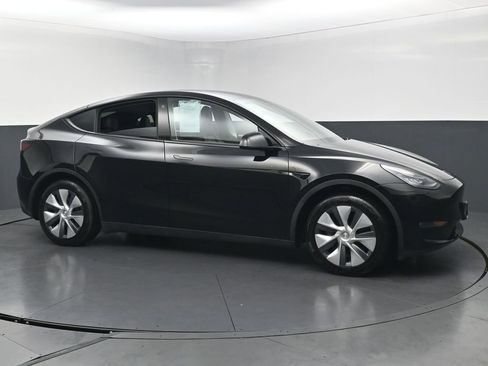 Used 2023 Tesla Model Y Long Range AWD/4WD image 5
