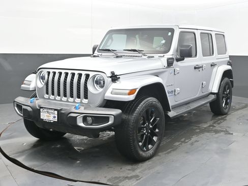 Used 2023 Jeep Wrangler Unlimited Sahara w/ Cold Weather Group AWD/4WD image 4