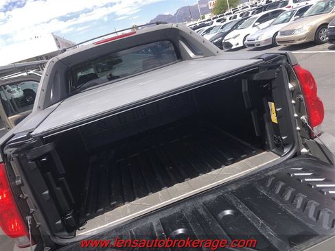 Used 2002 Chevrolet Avalanche 4x4 w/ Off-Road Suspension Pkg image 18