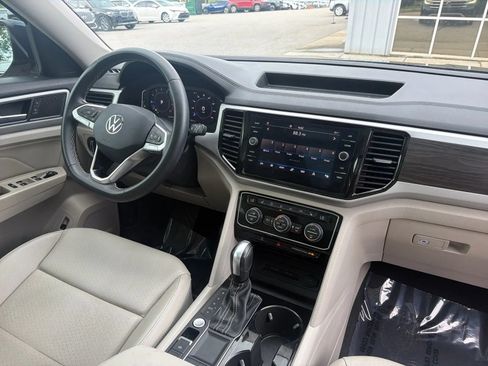 Used 2023 Volkswagen Atlas SE w/ Panoramic Sunroof Package FWD image 24
