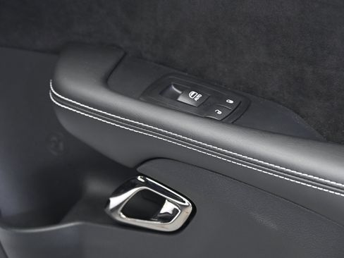 Used 2015 Dodge Challenger SRT Hellcat image 17