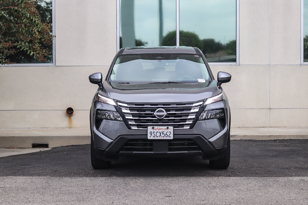 Used 2025 Nissan Rogue SV AWD/4WD image 2