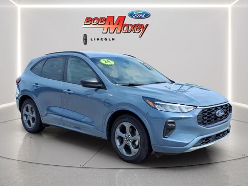 Used 2024 Ford Escape ST-Line w/ Cold Weather Package FWD image 3