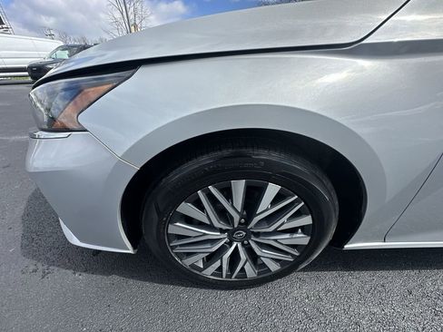 Used 2024 Nissan Altima 2.5 SV image 16
