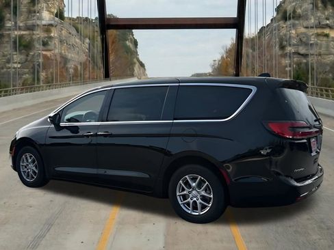 New 2026 Chrysler Pacifica Select FWD image 7