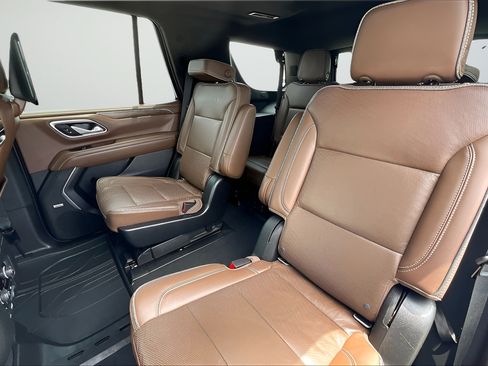 Used 2021 Chevrolet Tahoe High Country w/ Premium Package RWD image 18