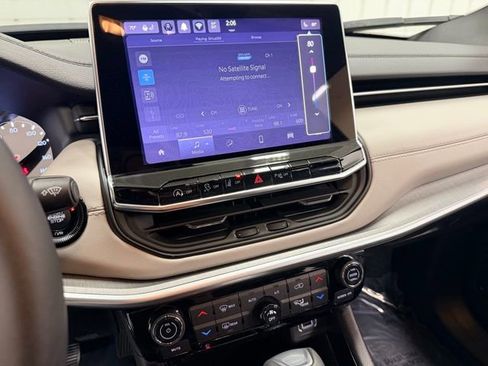 Used 2024 Jeep Compass Limited image 12