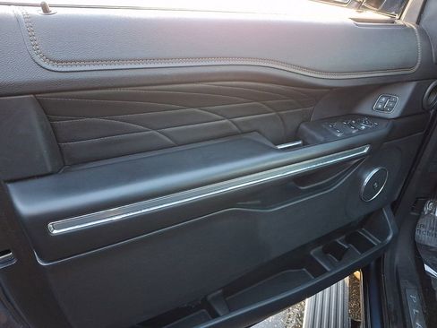 Used 2019 Ford Expedition Platinum image 23
