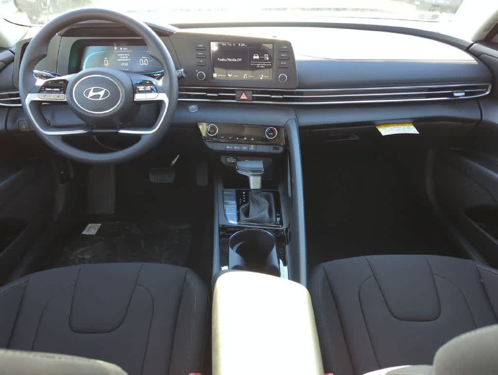 New 2026 Hyundai Elantra Hybrid FWD image 18