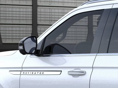 New 2026 Lincoln Navigator L Premier AWD/4WD image 21