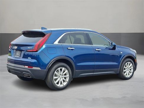 Used 2019 Cadillac XT4 Luxury w/ Cold Weather Package FWD image 5