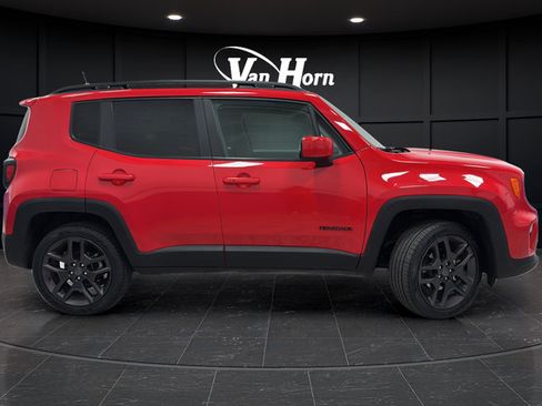 Used 2022 Jeep Renegade Latitude AWD/4WD image 8
