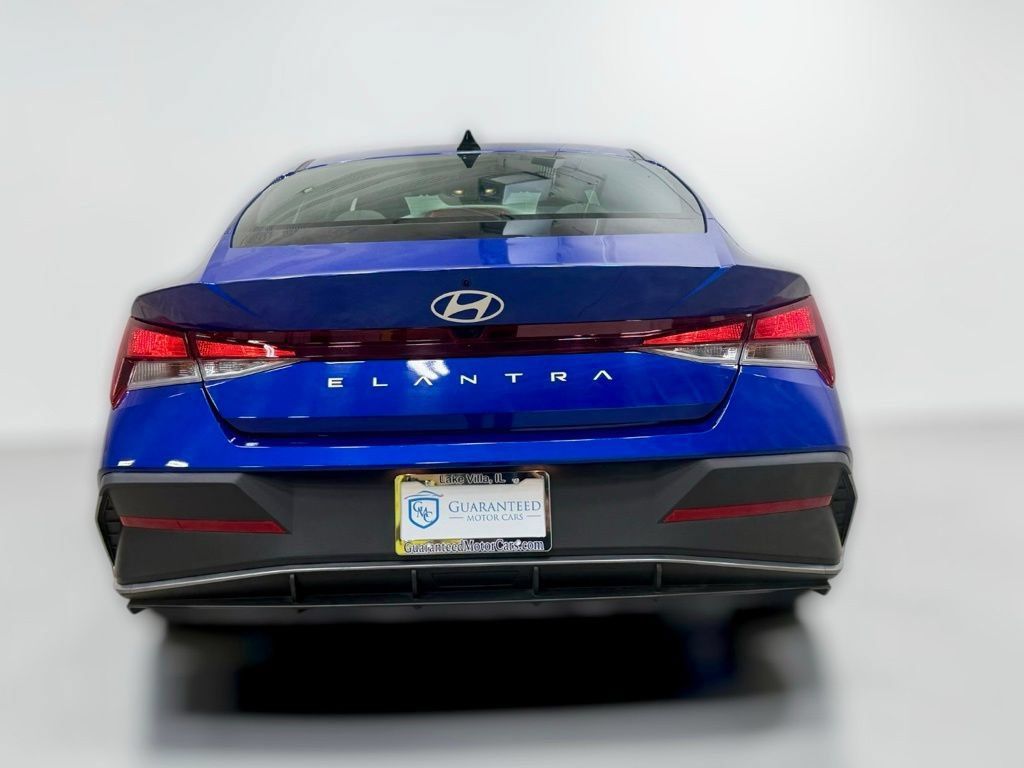 Used 2024 Hyundai Elantra SEL FWD image 12