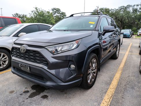 Used 2020 Toyota RAV4 XLE Premium FWD image 1