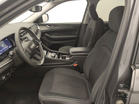 Used 2023 Jeep Grand Cherokee Laredo w/ Luxury Tech Group I RWD image 17