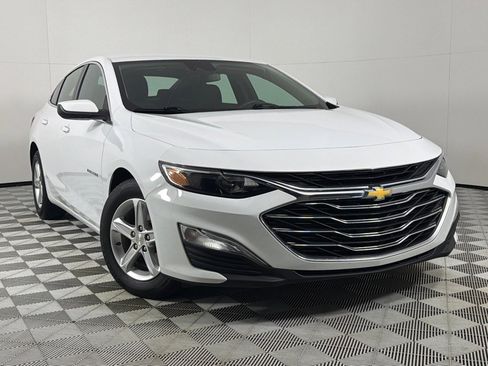 Used 2023 Chevrolet Malibu LS w/ Driver Confidence Package image 2
