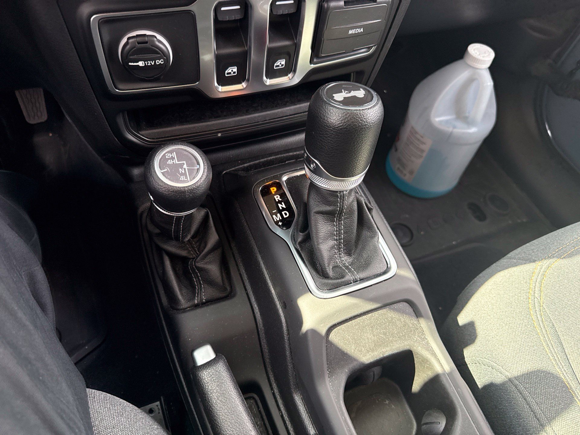 Used 2025 Jeep Wrangler Sport AWD/4WD image 16
