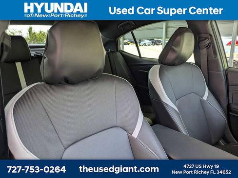 Used 2025 Toyota Camry SE FWD image 6
