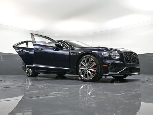 Used 2025 Bentley Flying Spur Plug-In Hybrid image 42