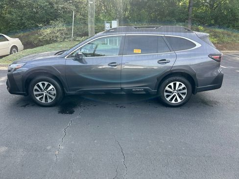Used 2025 Subaru Outback Premium AWD/4WD image 8