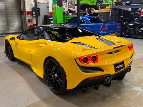 Used 2021 Ferrari F8 Tributo RWD image 28